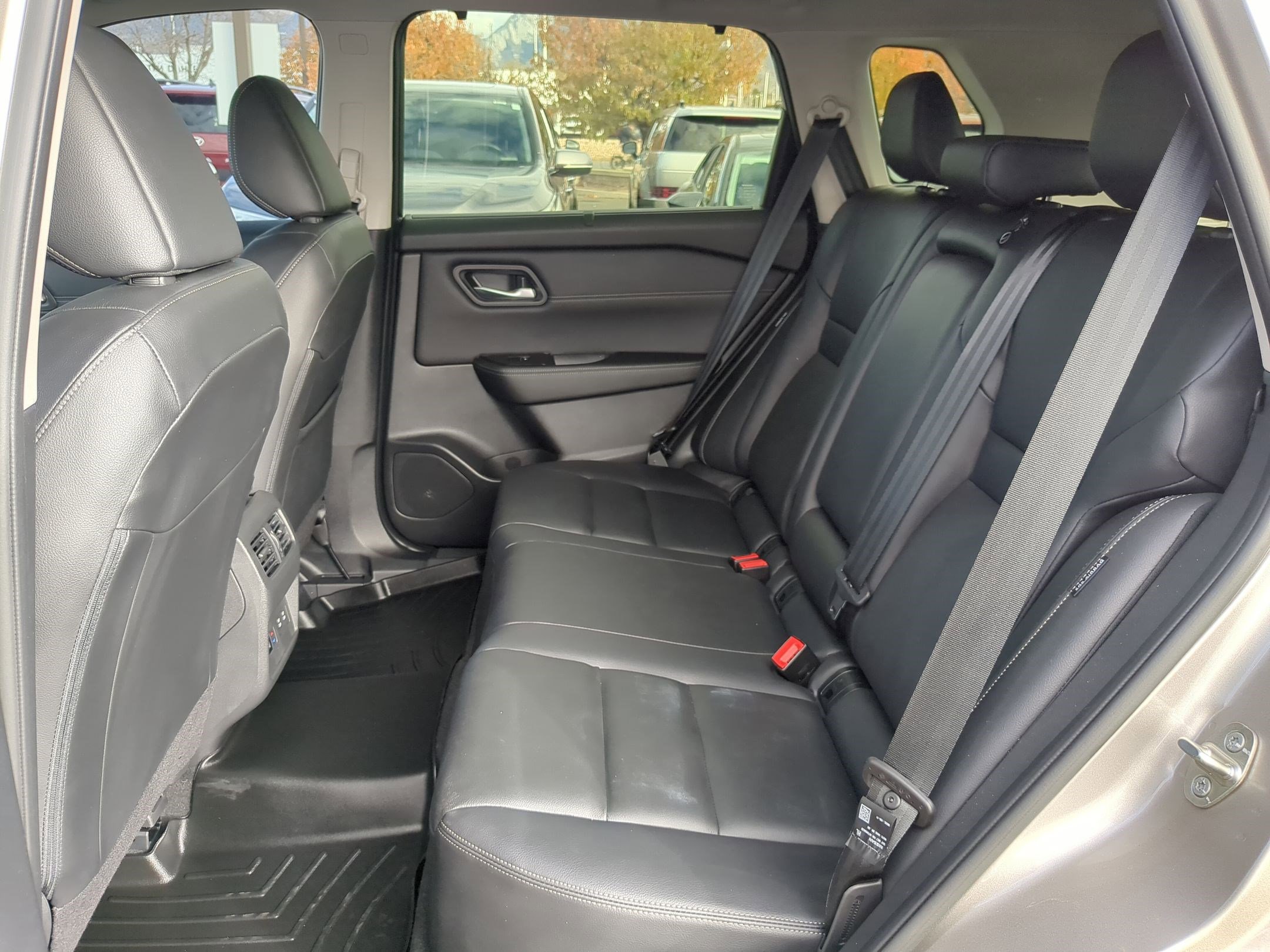 Used 2025 Nissan Rogue SL w/ Tech Package image 31