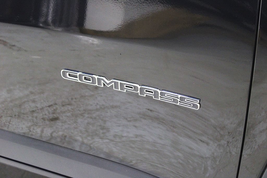 Certified 2022 Jeep Compass Latitude w/ Sun and Sound Group AWD/4WD image 40
