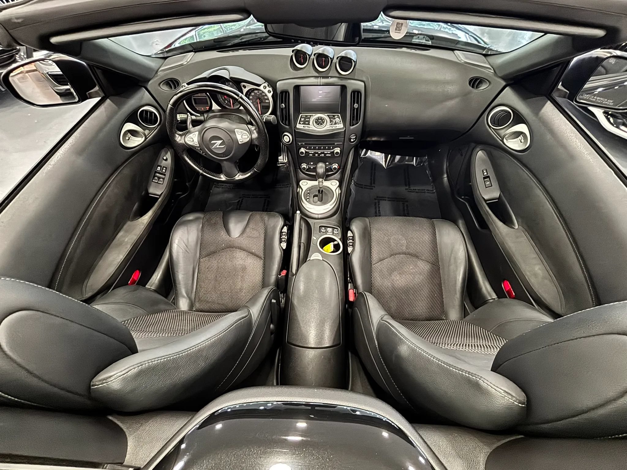 Used 2019 Nissan 370Z Touring RWD image 17