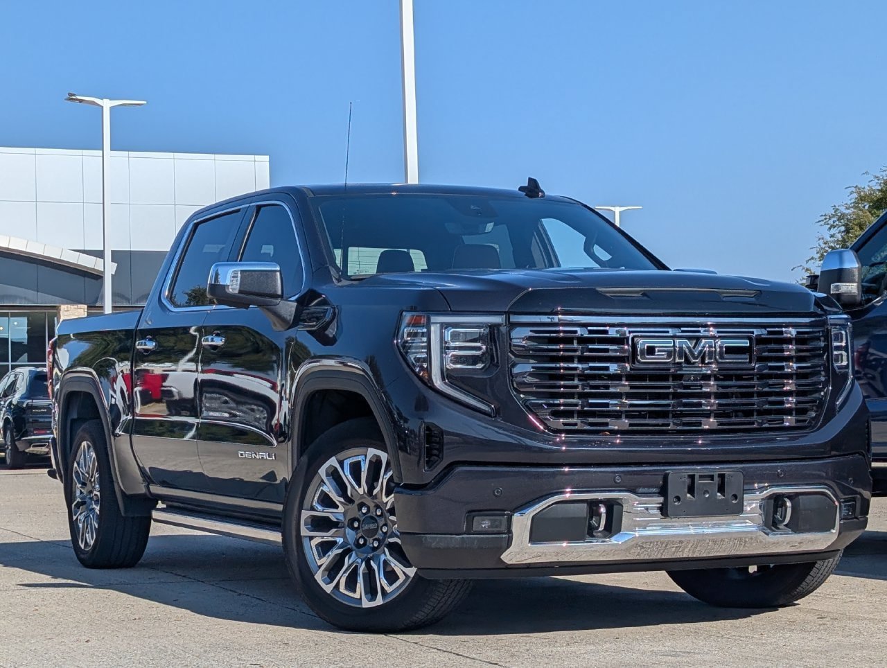 Used 2025 GMC Sierra 1500 Denali Ultimate AWD/4WD image 2