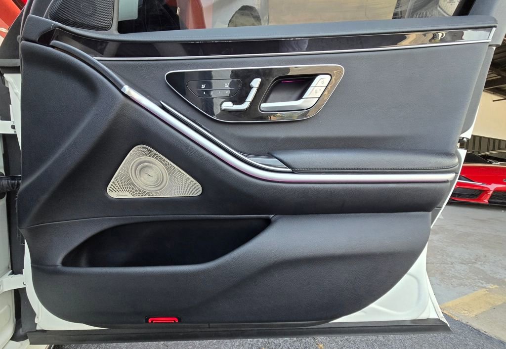 Used 2022 Mercedes-Benz S 500 4MATIC w/ AMG Line Package image 28