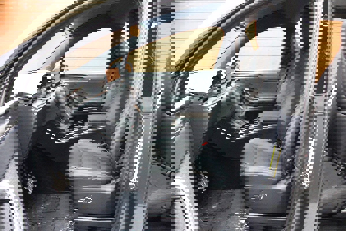 Used 2022 Tesla Model X Plaid image 12