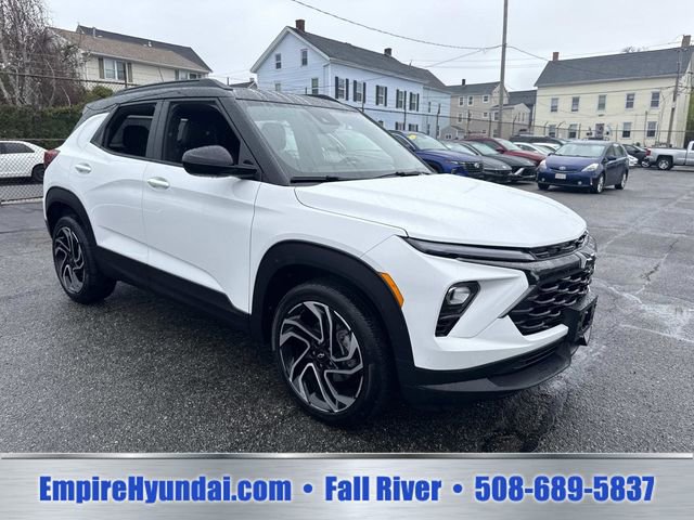 Used 2024 Chevrolet TrailBlazer RS w/ Driver Confidence Package AWD/4WD image 2