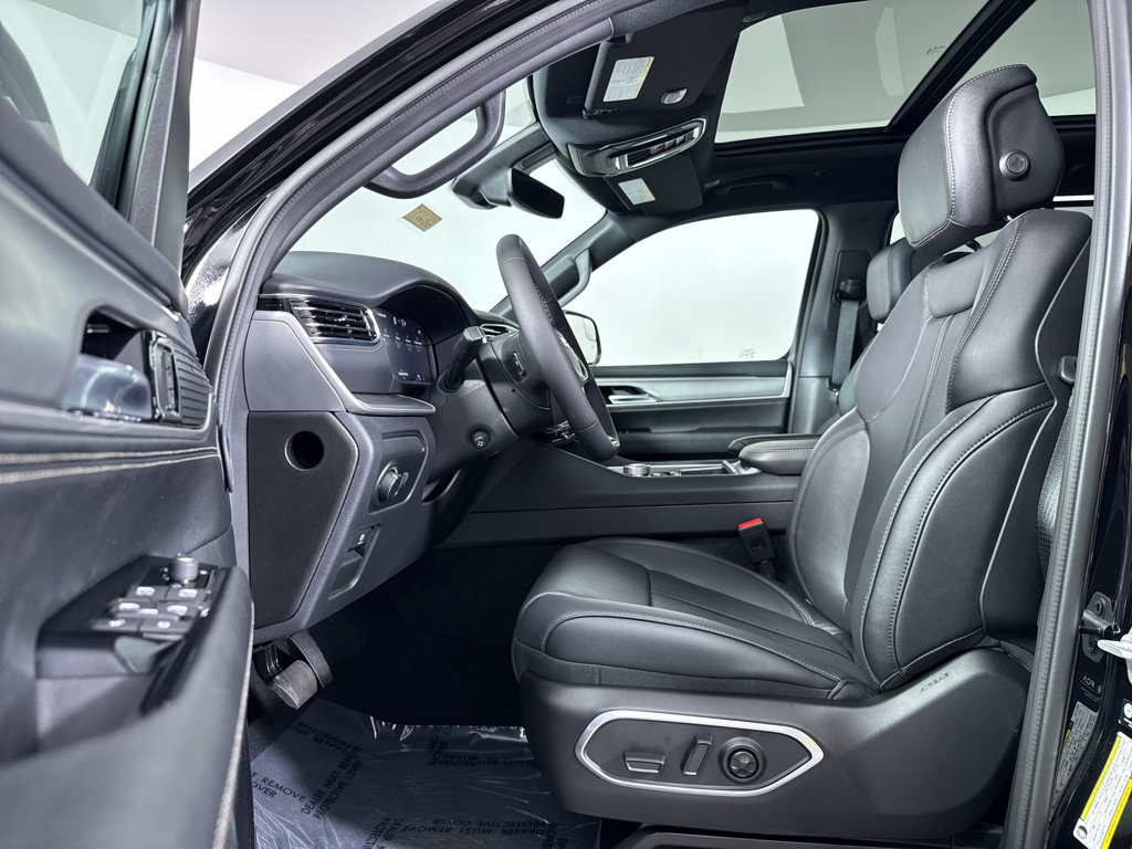 New 2026 Jeep Grand Wagoneer L Limited AWD/4WD image 7