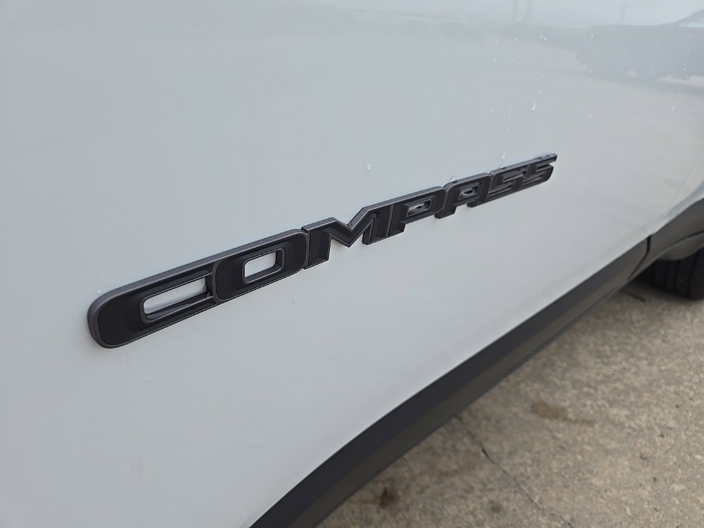 Used 2026 Jeep Compass Latitude image 18