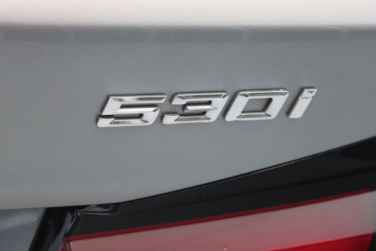 Used 2023 BMW 530i w/ Premium Package image 22