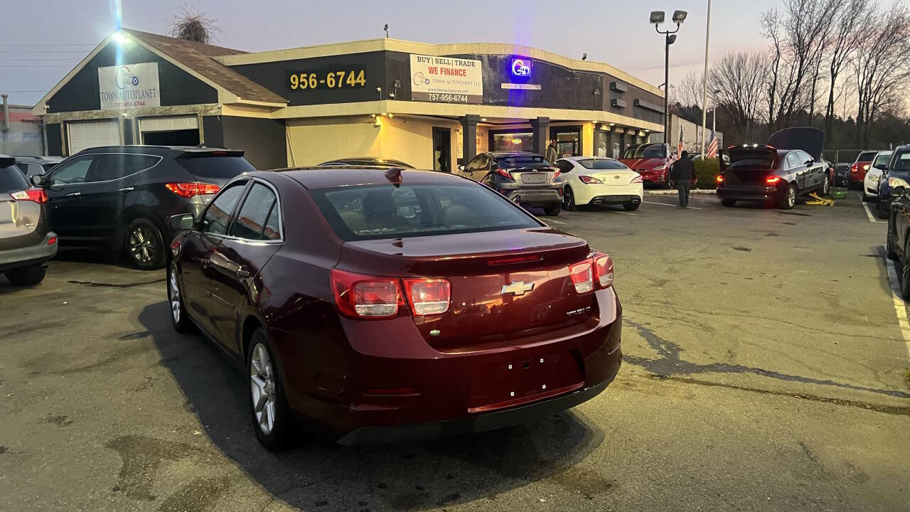 Used 2016 Chevrolet Malibu LT w/ Power Convenience Package image 4