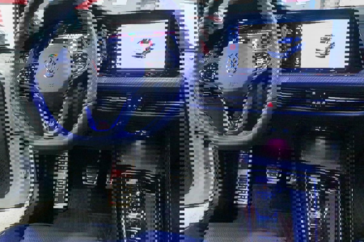 Used 2024 Volkswagen Golf R image 28