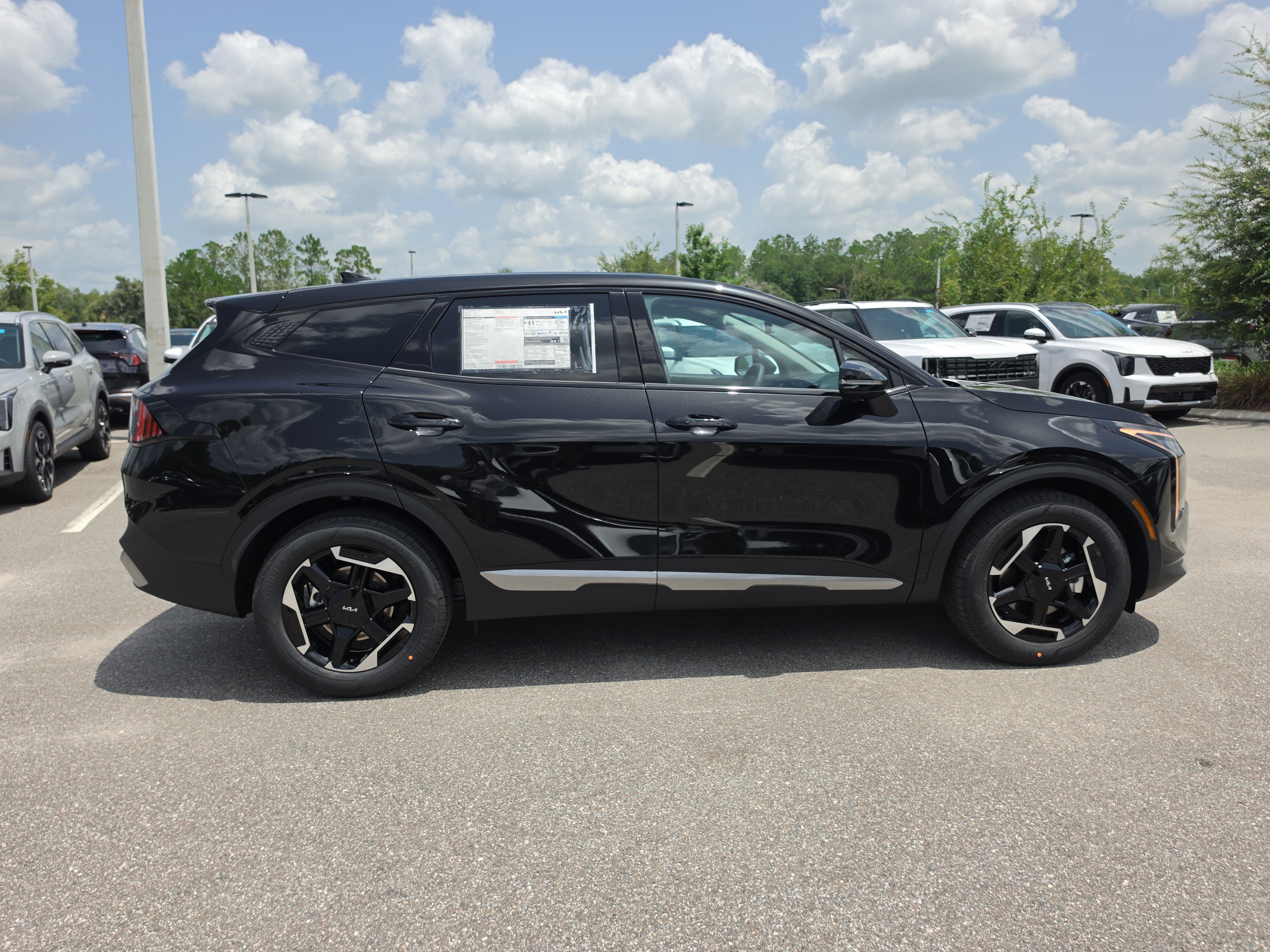 New 2027 Kia Sportage LX FWD image 9