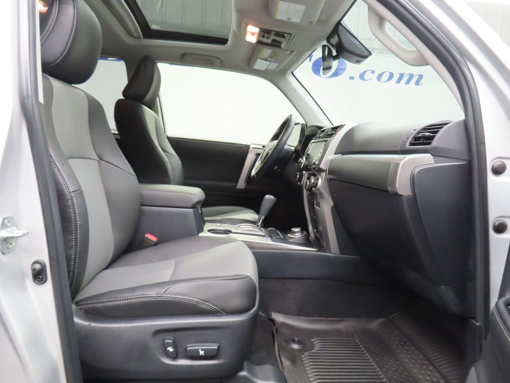 Used 2024 Toyota 4Runner SR5 Premium w/ Moonroof Package AWD/4WD image 26