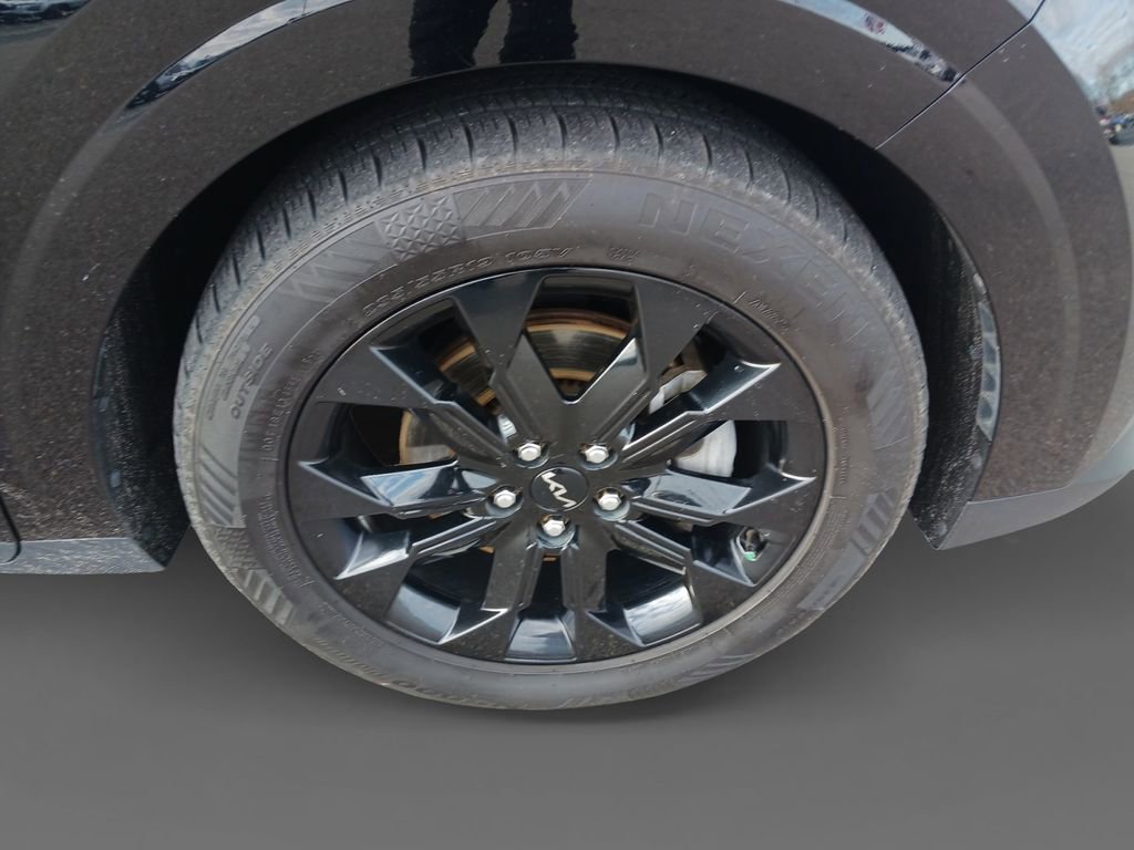 Used 2024 Kia Carnival SX image 16