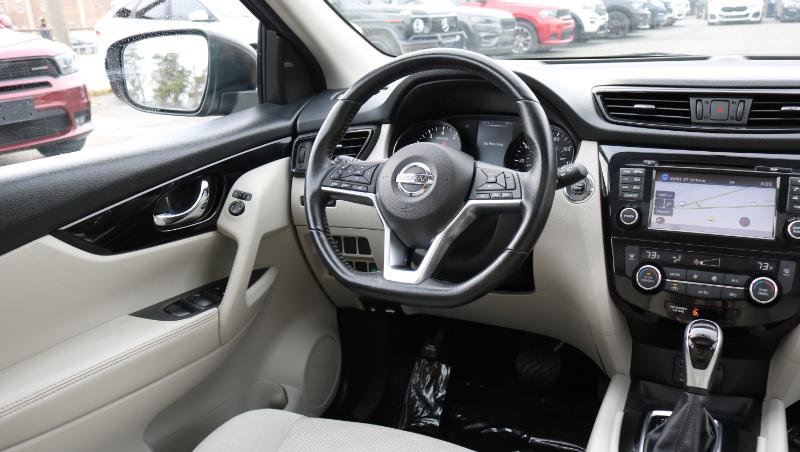 Used 2017 Nissan Rogue Sport SV w/ SV Premium Package image 21