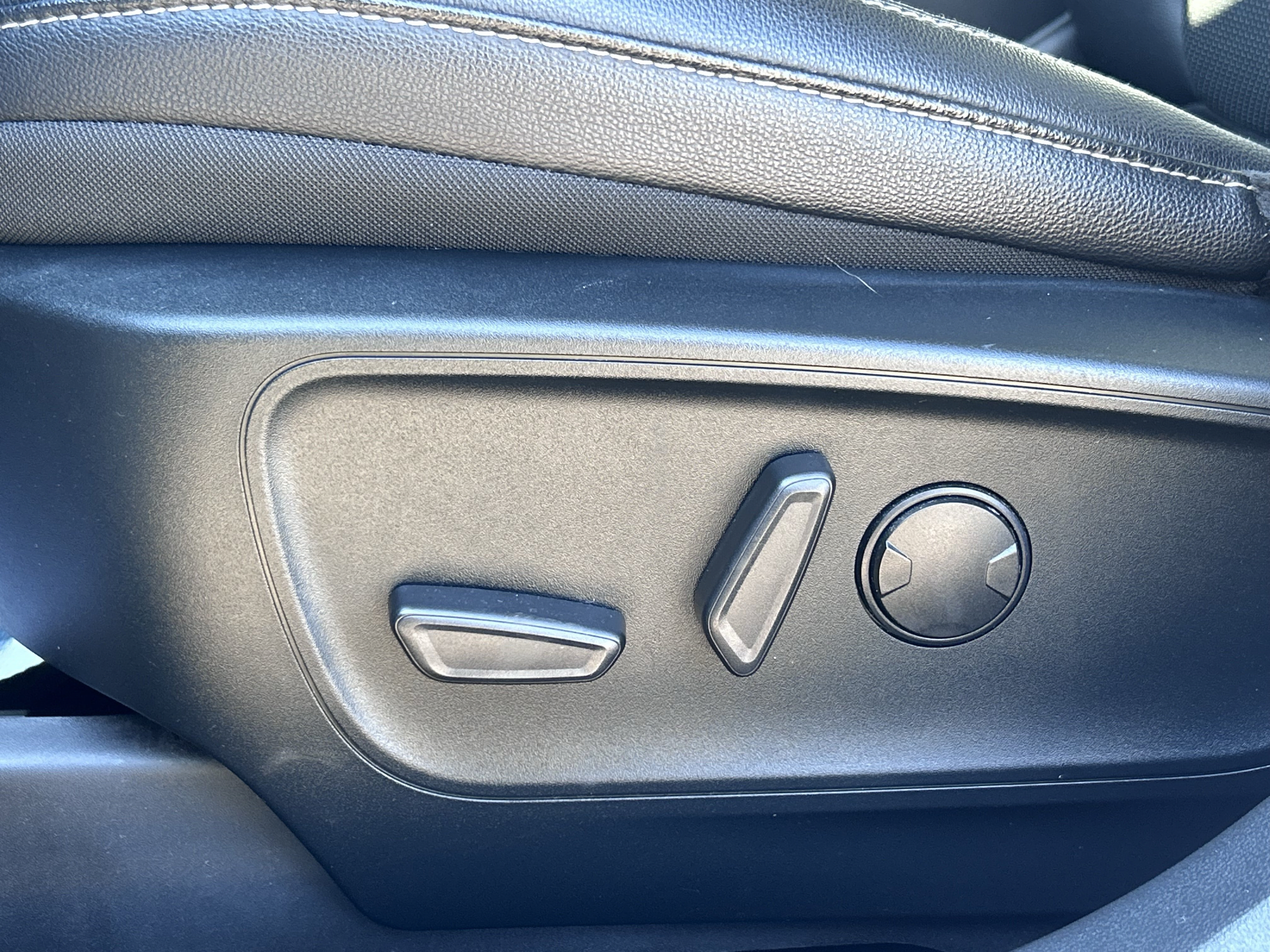 Used 2022 Ford Escape SEL FWD image 13