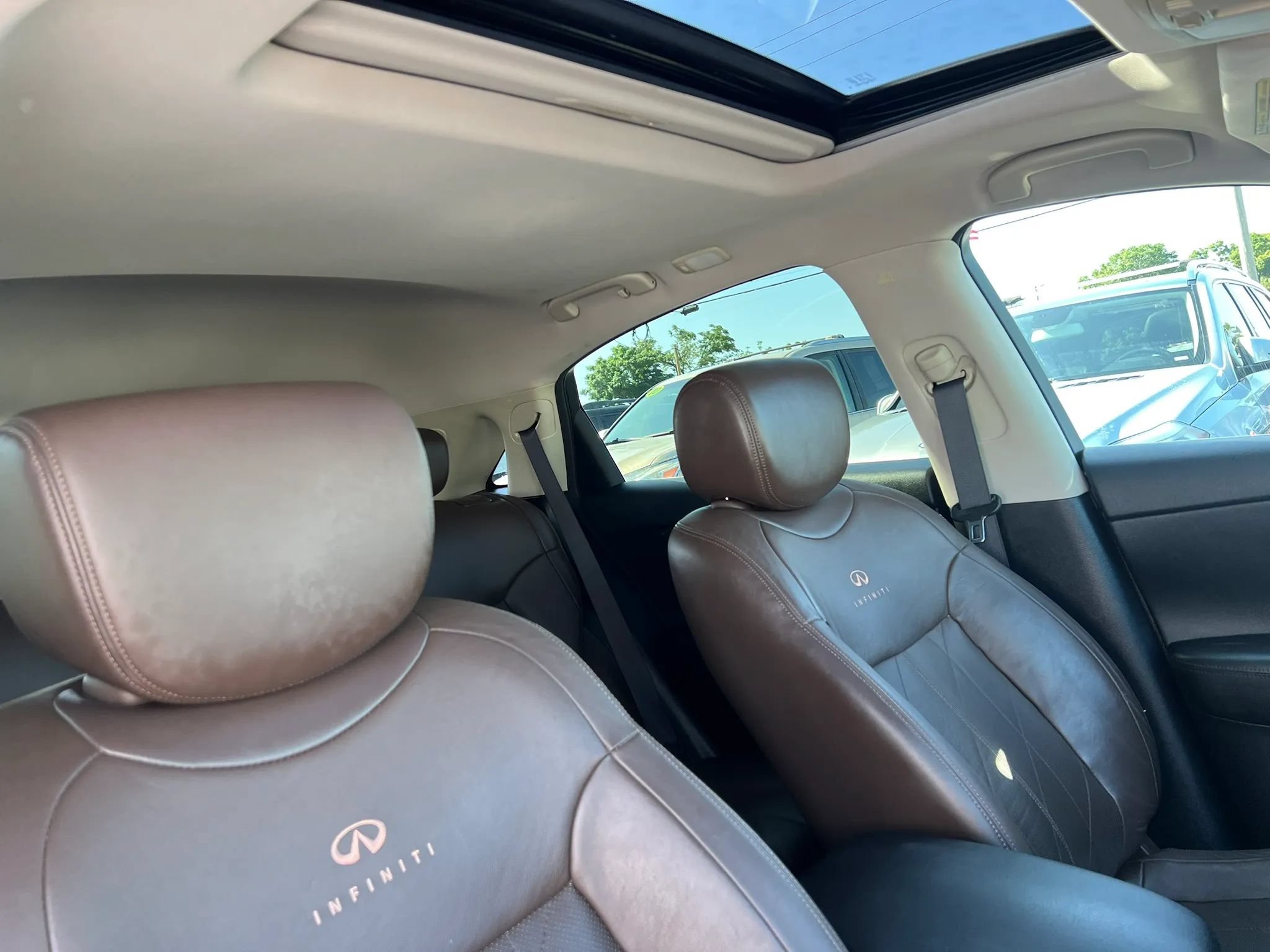 Used 2010 INFINITI FX35 AWD w/ Navigation Pkg image 14