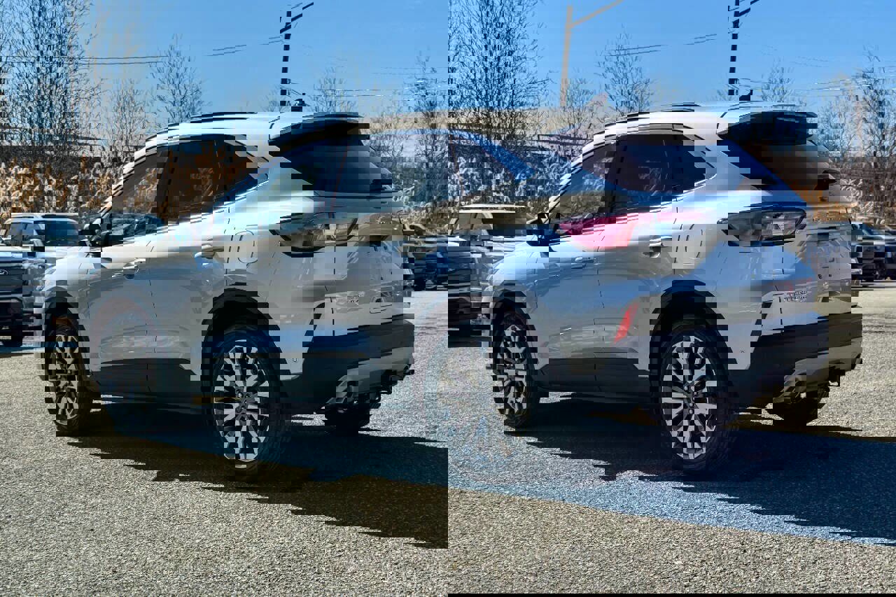 Used 2020 Ford Escape Titanium image 5