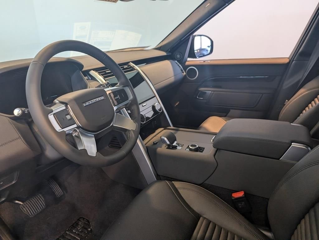 New 2026 Land Rover Discovery S image 10