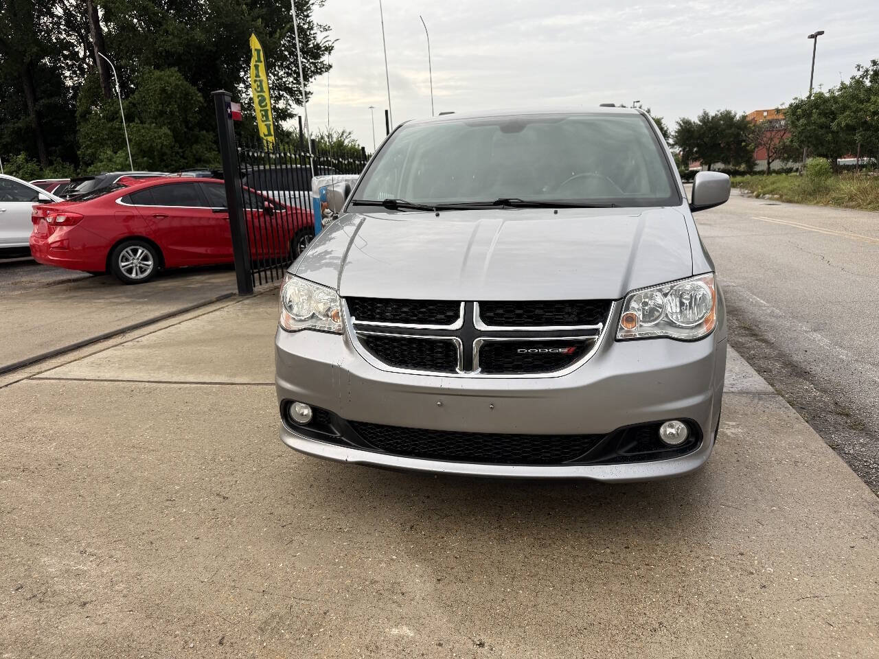 Used 2019 Dodge Grand Caravan SXT FWD image 4