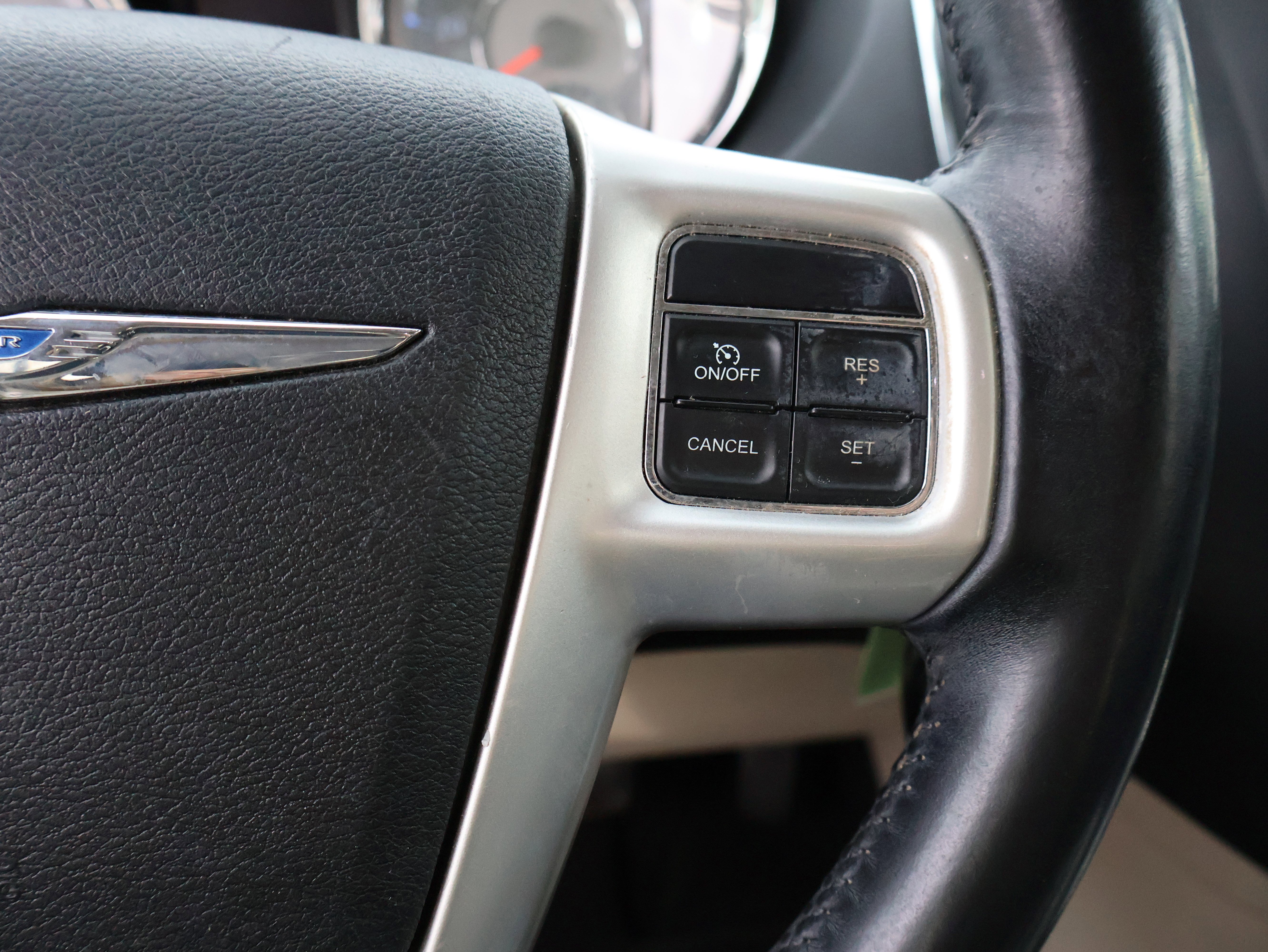 Used 2014 Chrysler Town & Country Touring image 26