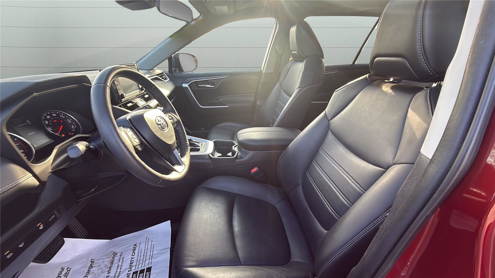 Used 2021 Toyota RAV4 XLE Premium image 11