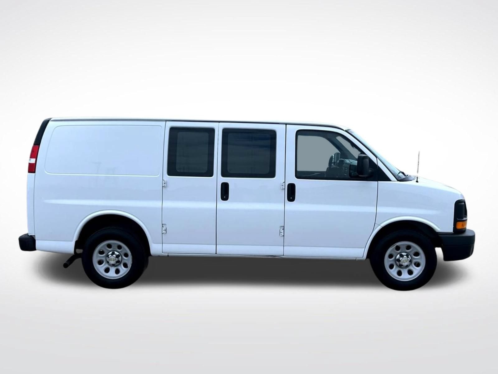 Used 2014 Chevrolet Express 1500 RWD image 5