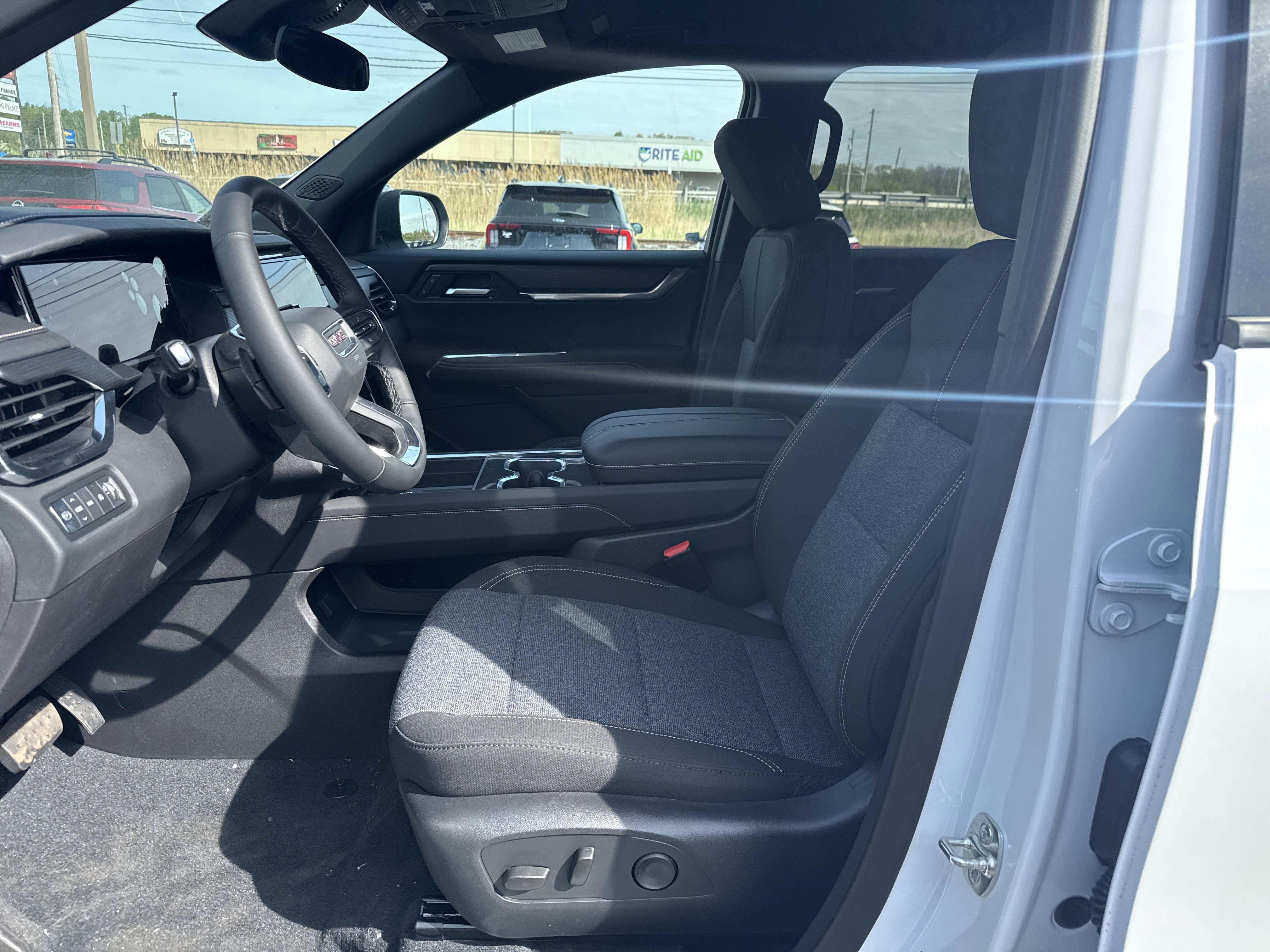 New 2025 GMC Acadia Elevation image 12