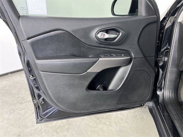 Used 2021 Jeep Cherokee Latitude Plus w/ Security Package image 22