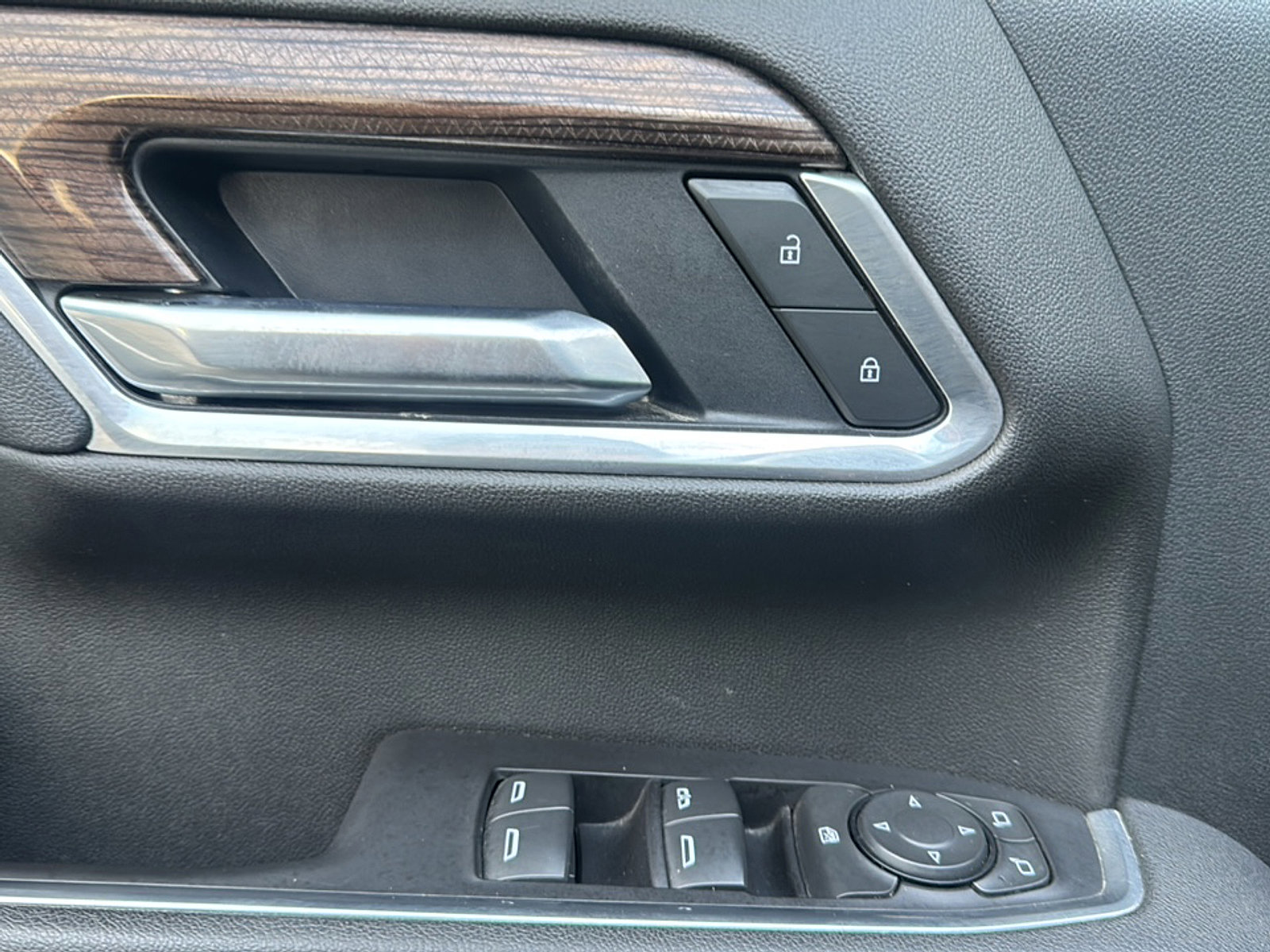 Used 2025 Chevrolet Silverado 2500 LT w/ Convenience Package image 16