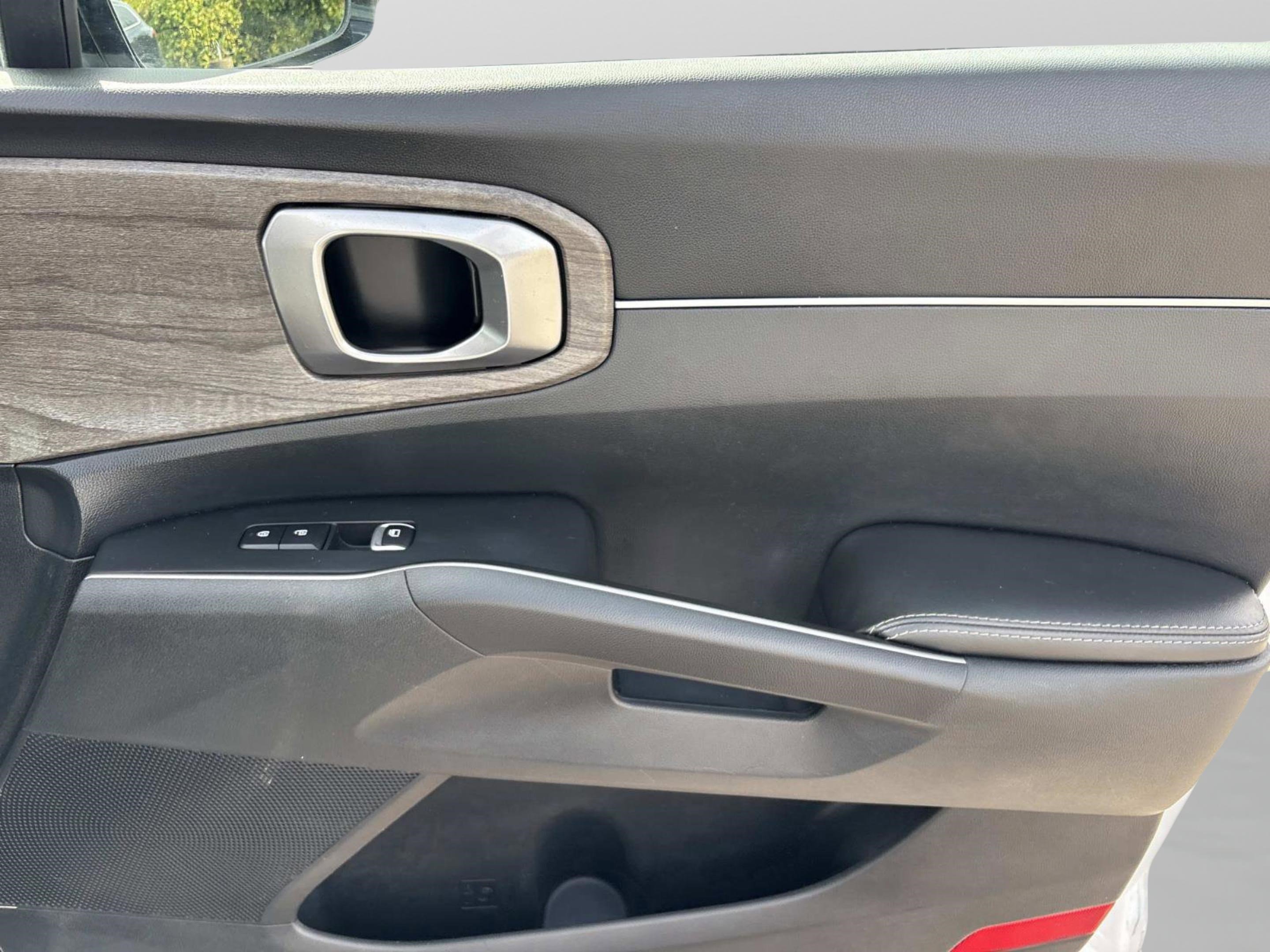 Used 2022 Kia Sorento EX w/ Panoramic Sunroof Package image 23