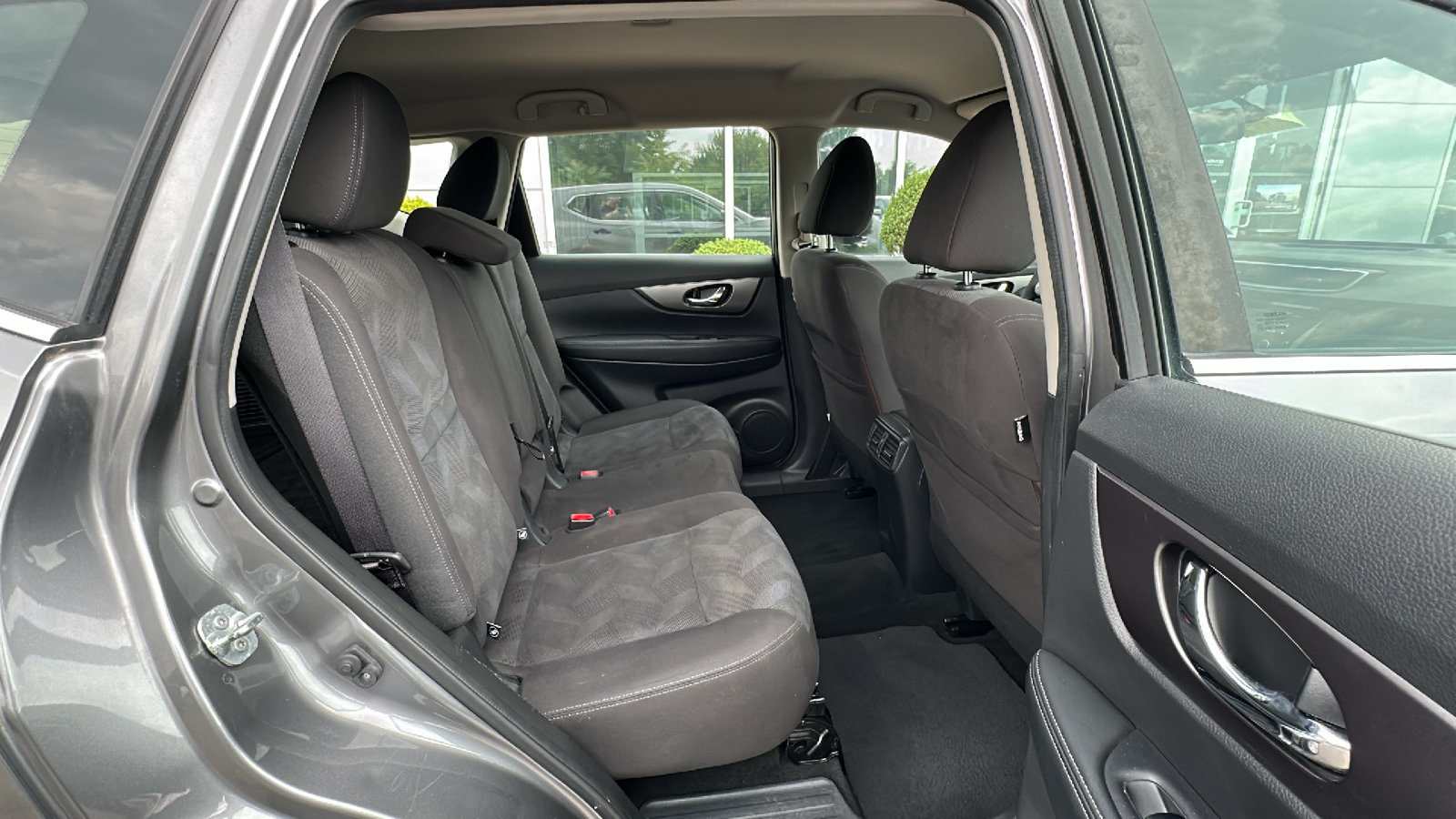 Used 2016 Nissan Rogue S AWD/4WD image 25
