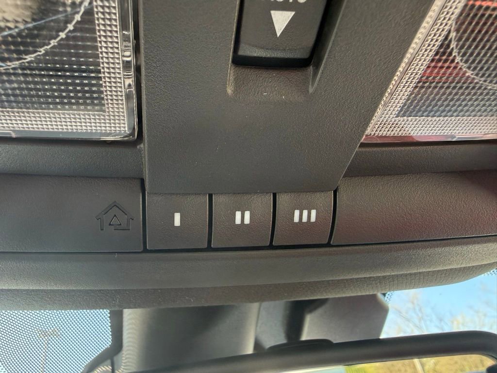 Used 2015 Dodge Challenger SRT w/ Technology Group image 21