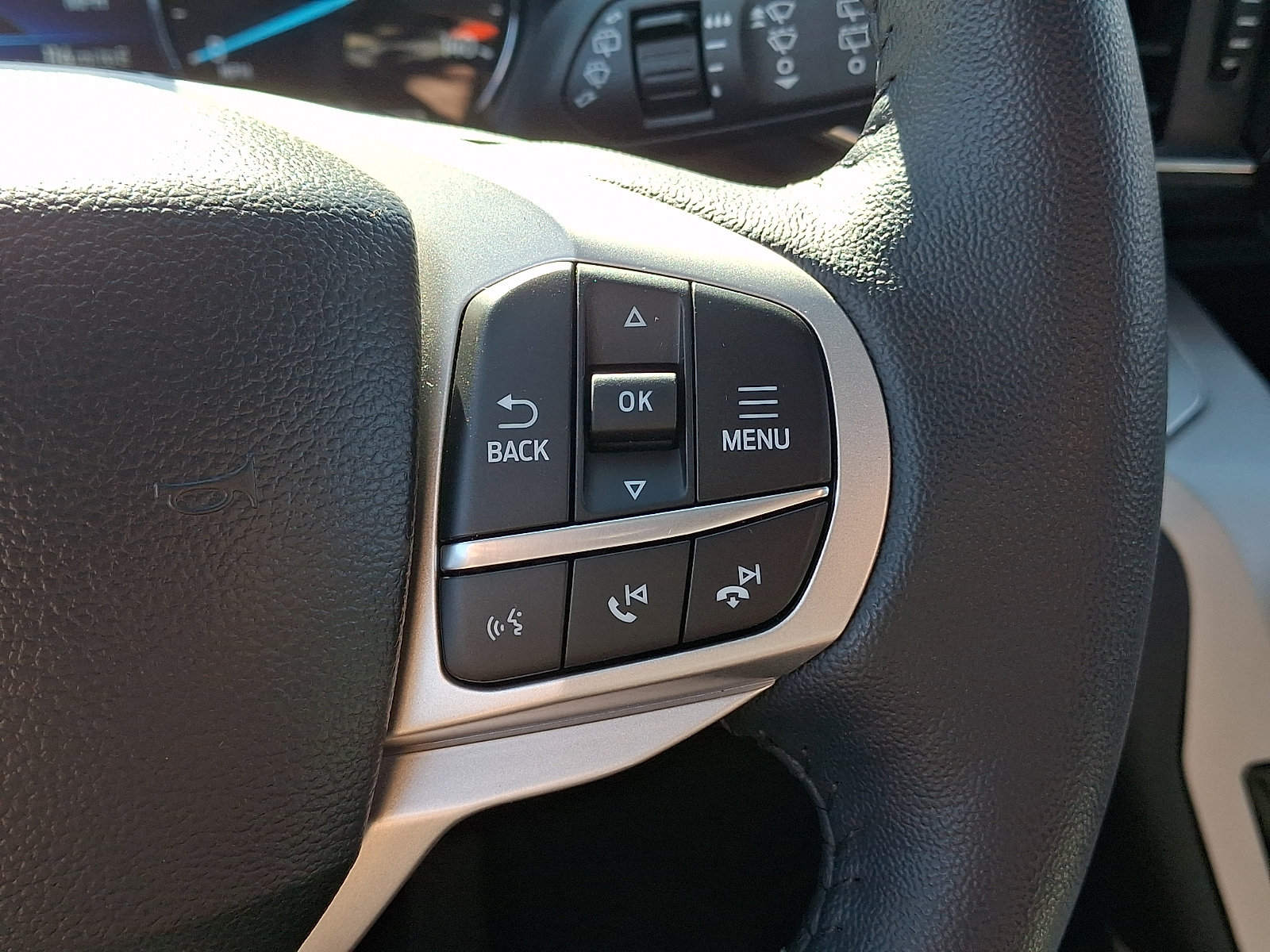 Used 2023 Ford Explorer XLT w/ Equipment Group 202A AWD/4WD image 30