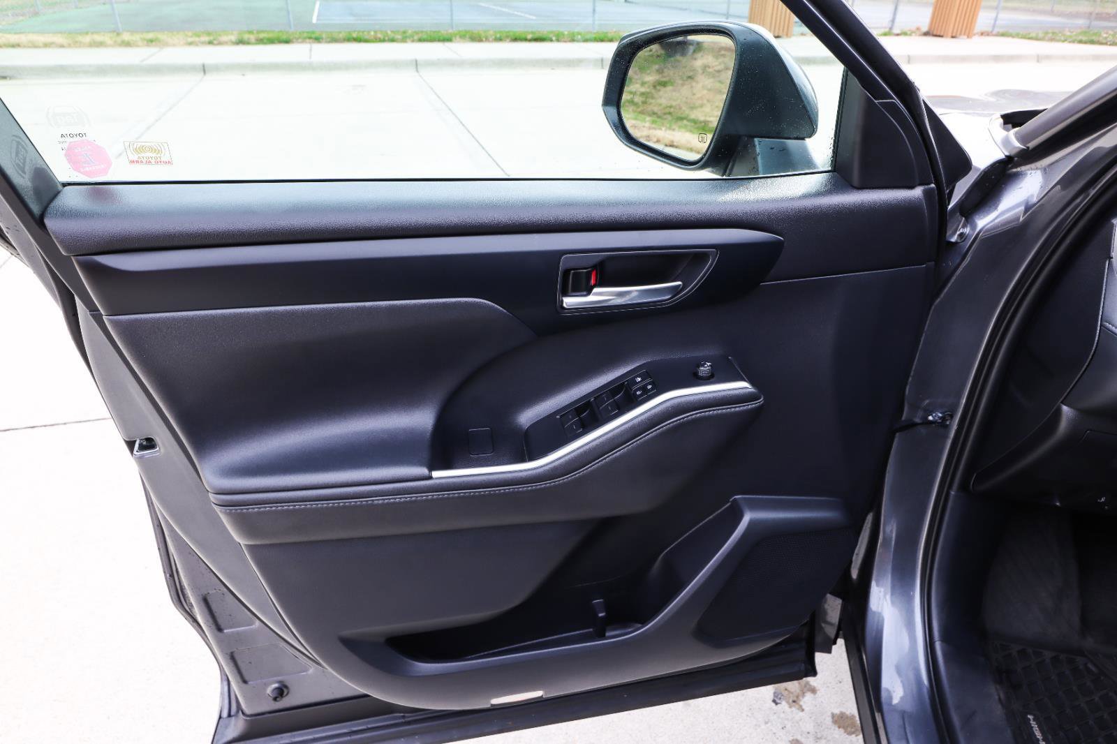 Used 2020 Toyota Highlander XLE image 40