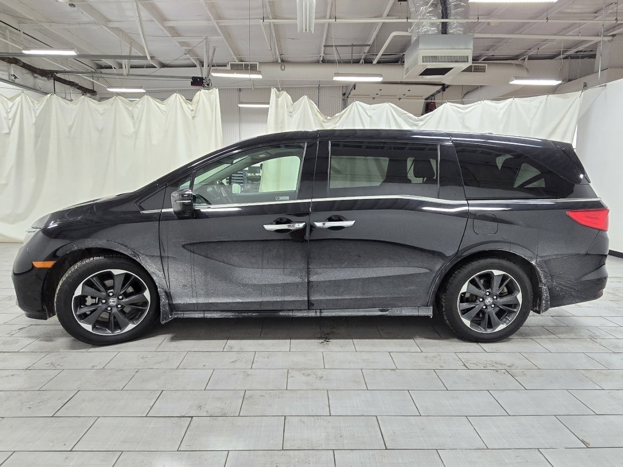 Used 2023 Honda Odyssey Elite image 16