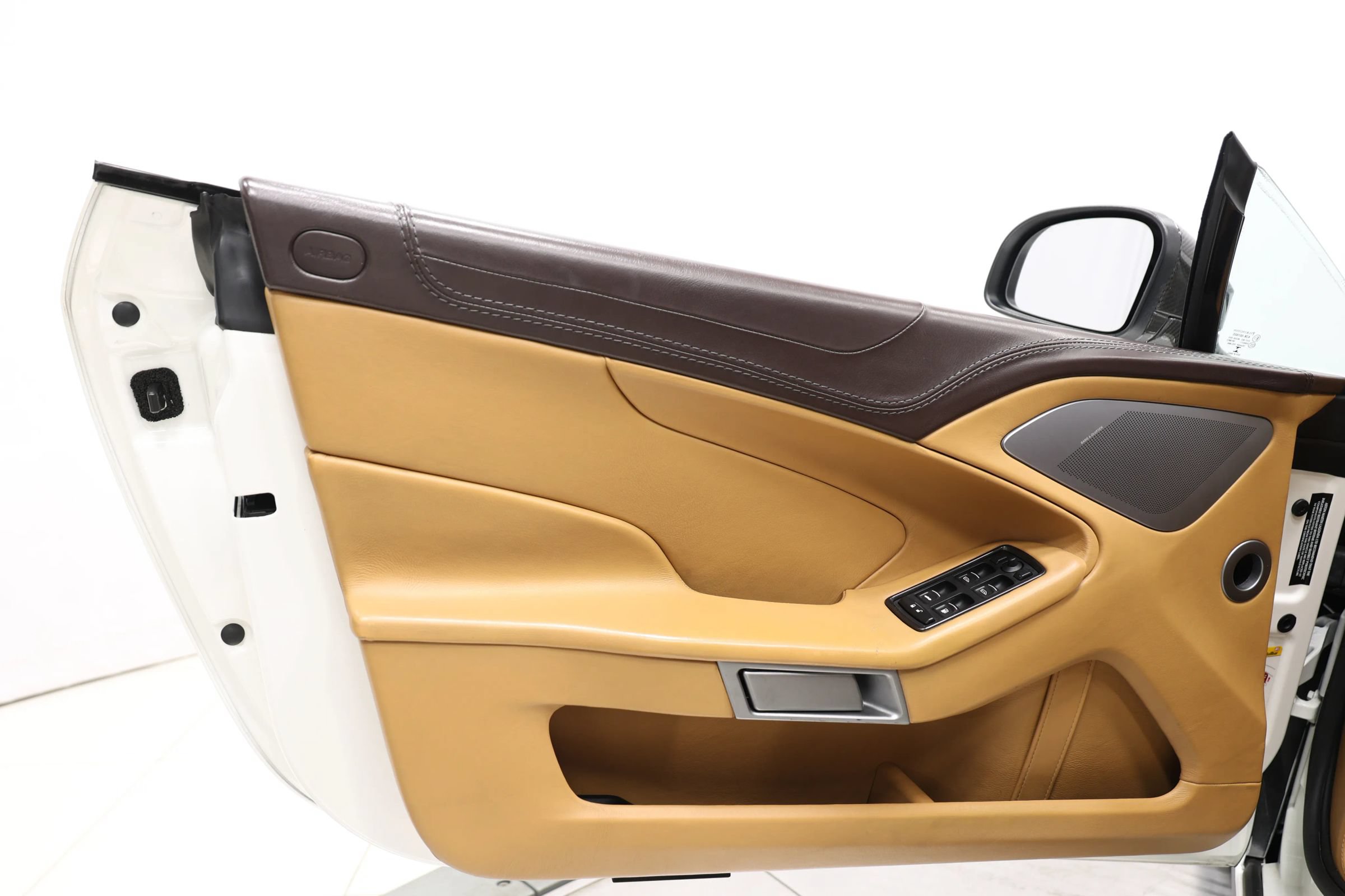 Used 2015 Aston Martin Vanquish Volante RWD image 10