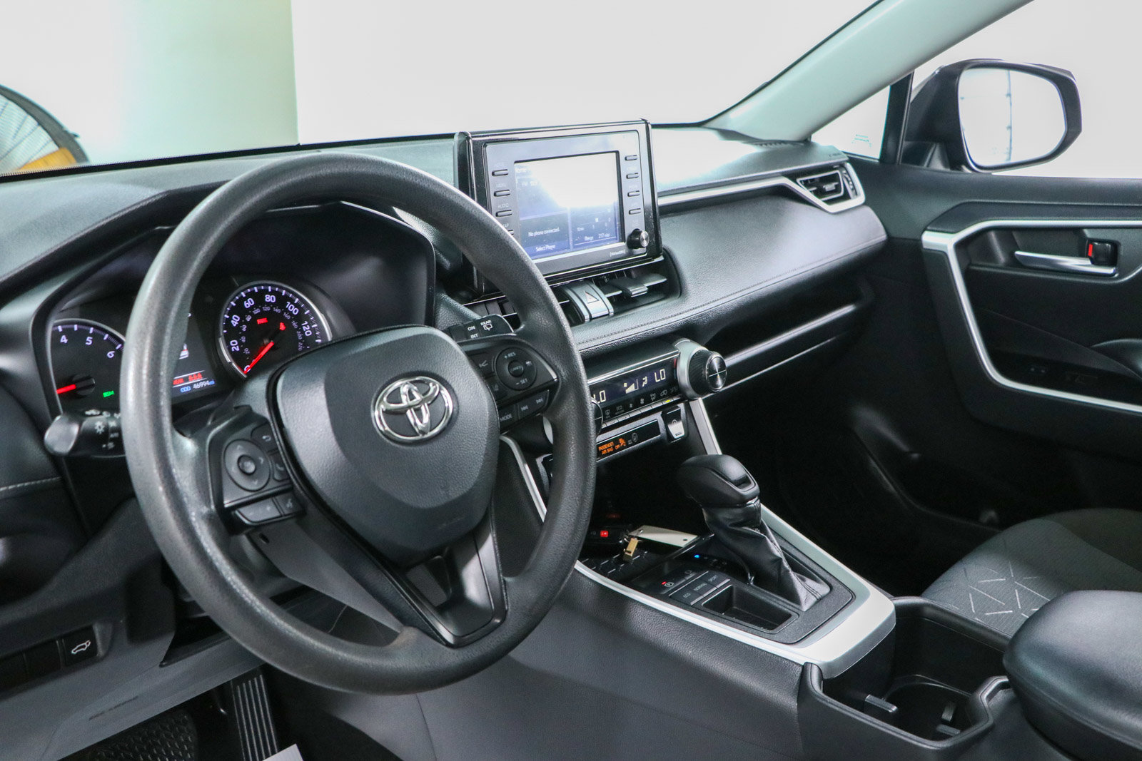 Used 2022 Toyota RAV4 XLE w/ Convenience Package FWD image 23