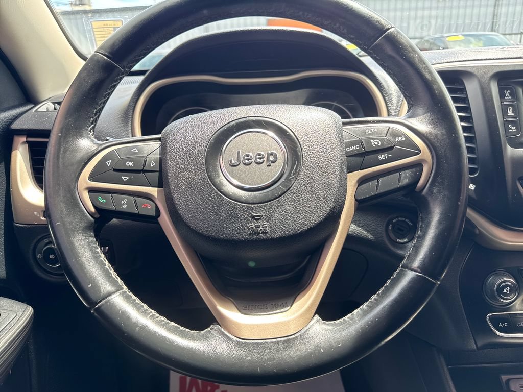 Used 2015 Jeep Cherokee Latitude AWD/4WD image 14