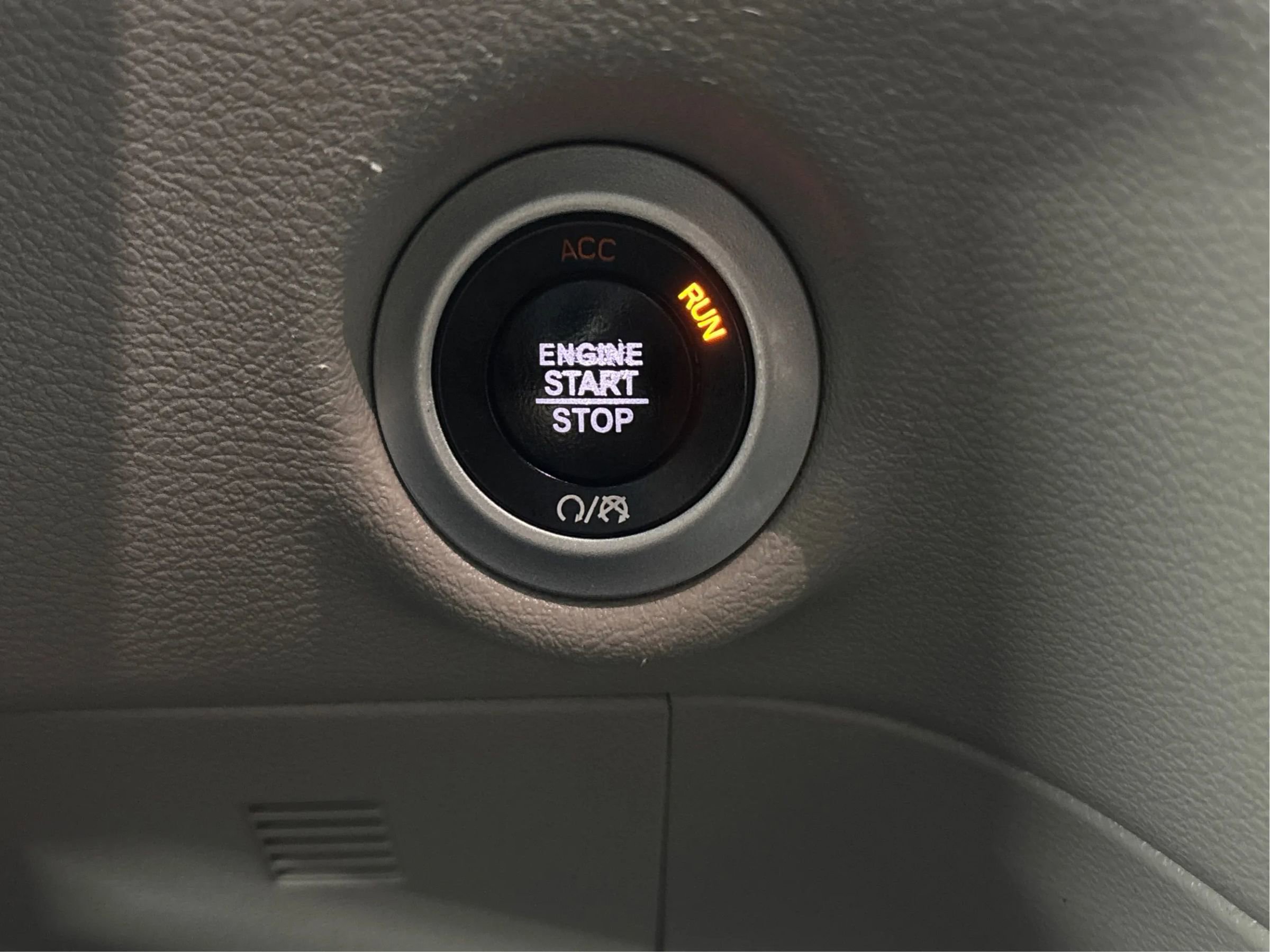 Used 2020 Chrysler Pacifica Touring-L FWD image 36
