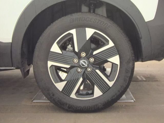 Used 2025 Nissan Kicks SV AWD/4WD image 19