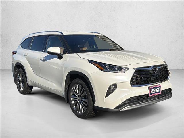 Used 2021 Toyota Highlander Platinum image 3