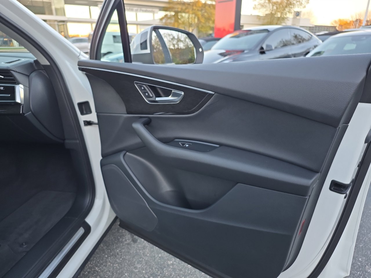 Used 2023 Audi Q7 2.0T Premium w/ Convenience Package image 39