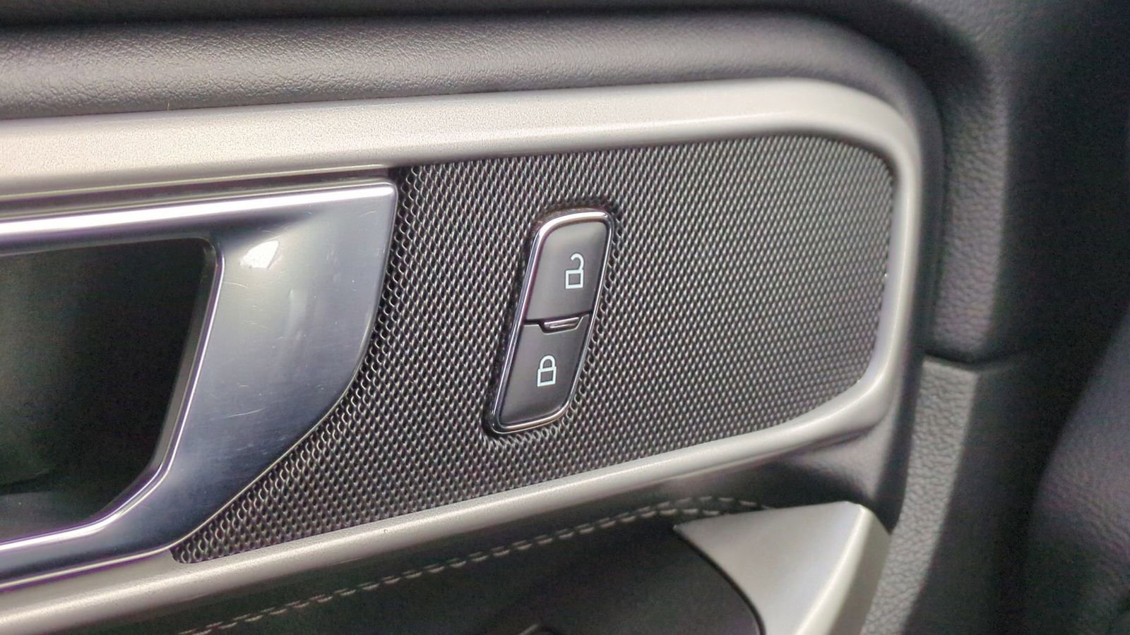 Certified 2021 Ford Explorer XLT w/ Equipment Group 202A image 35