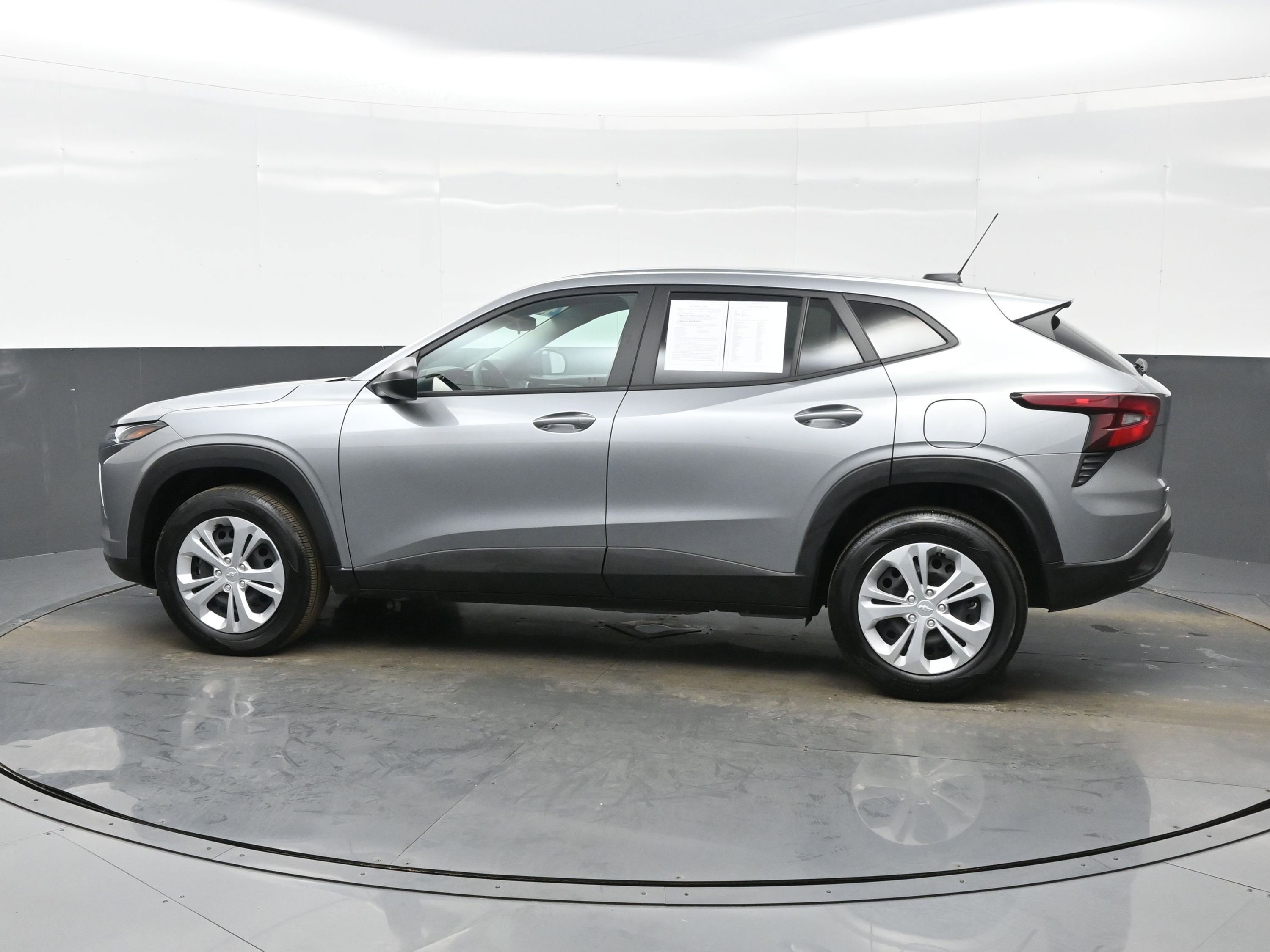 Used 2025 Chevrolet Trax LS w/ Driver Confidence Package image 3