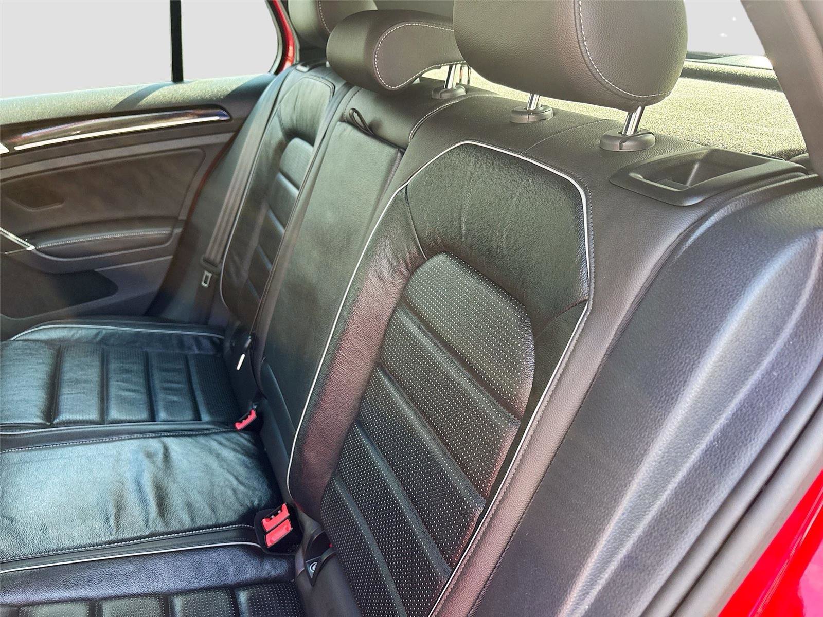 Used 2018 Volkswagen Golf 4-Door image 26