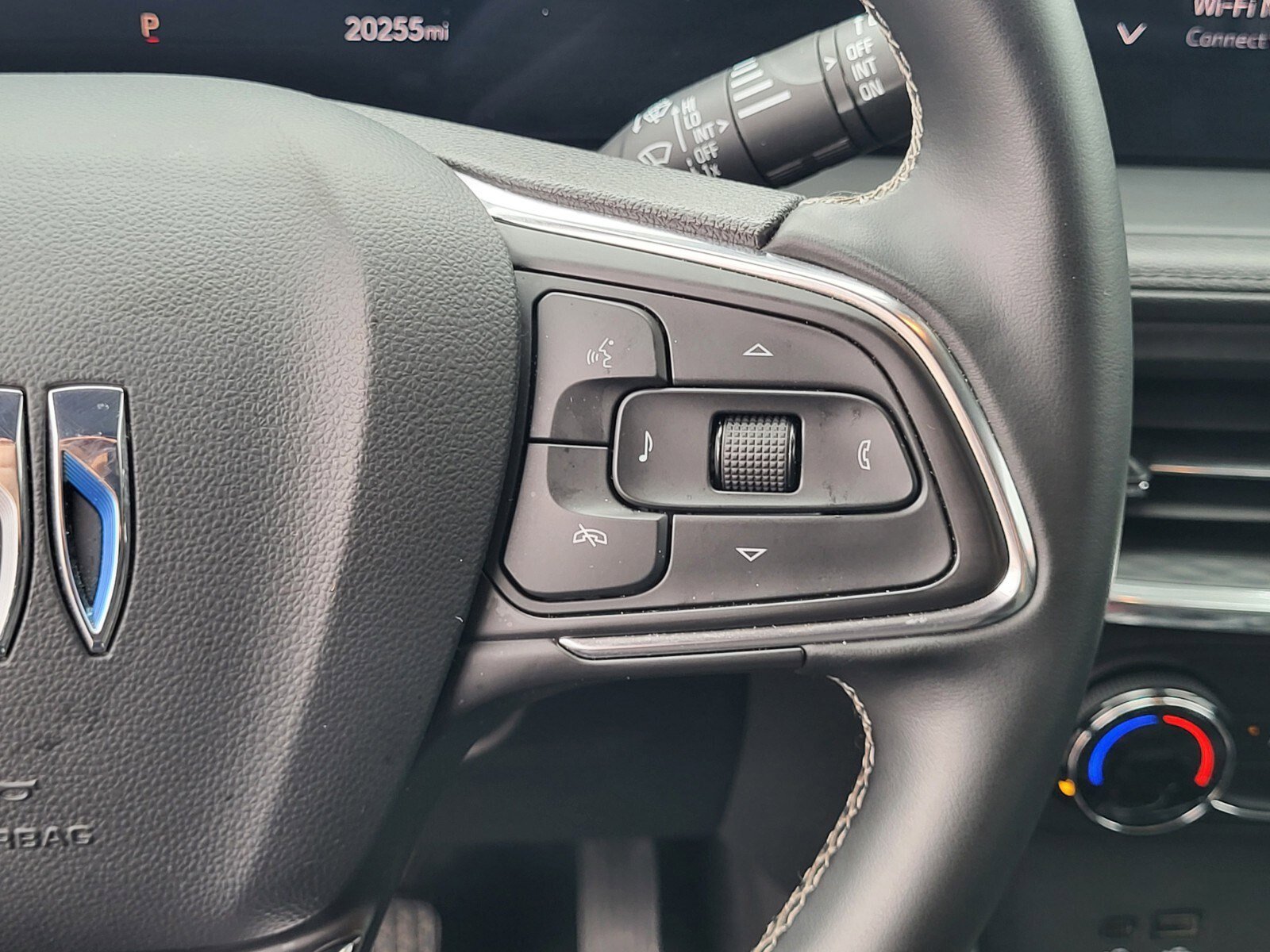 Used 2025 Buick Encore GX Preferred FWD image 28