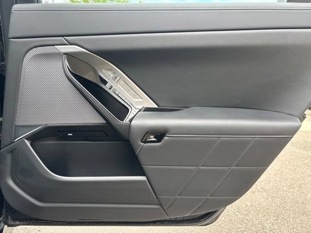 Certified 2024 BMW i7 eDrive50 w/ M Sport Package RWD image 27