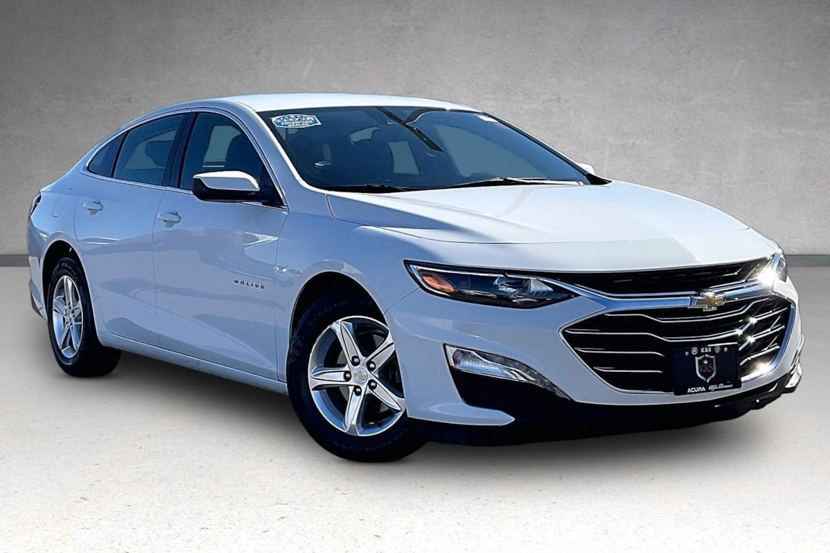 Used 2024 Chevrolet Malibu LT FWD image 2