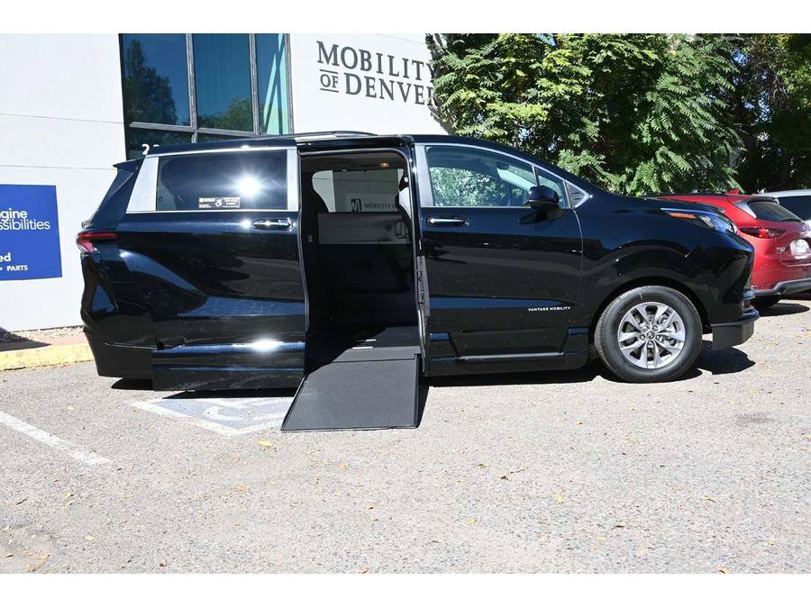 New 2025 Toyota Sienna XLE w/ XLE Plus Package AWD/4WD image 17