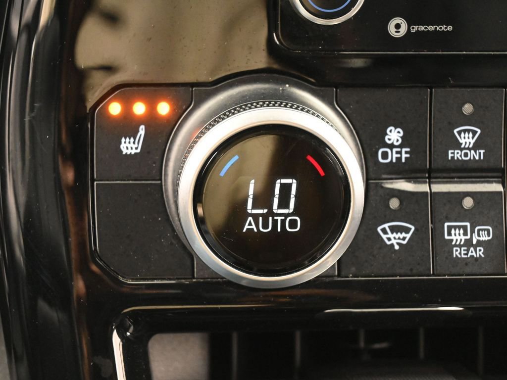 Used 2021 Toyota Highlander XLE FWD image 21