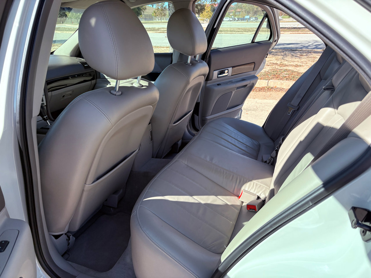 Used 2004 Lincoln LS image 18