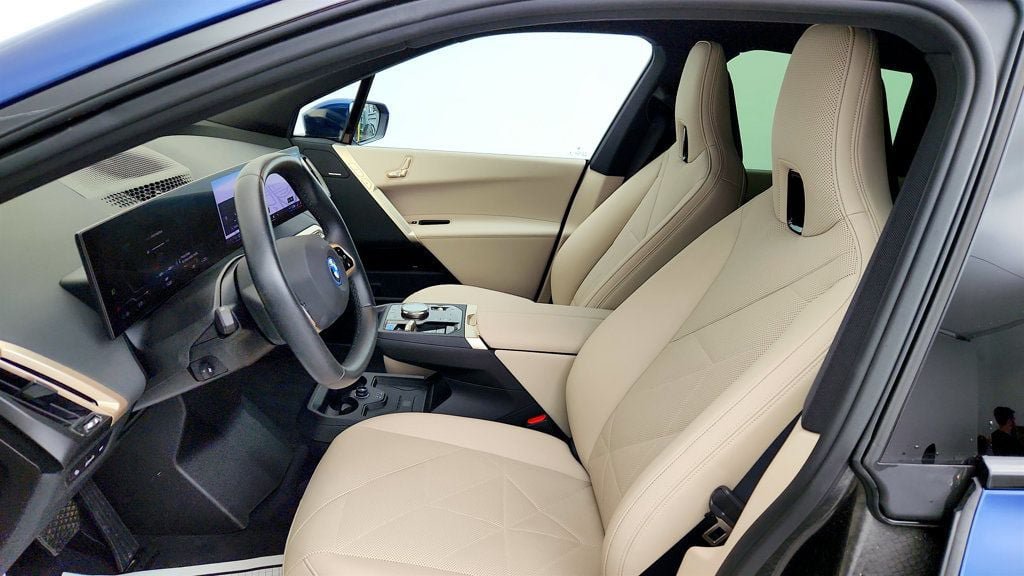 Used 2025 BMW iX xDrive50 w/ Sport Package AWD/4WD image 19